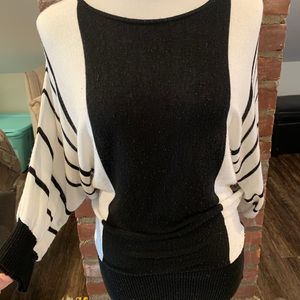 Wing sleeve shirt